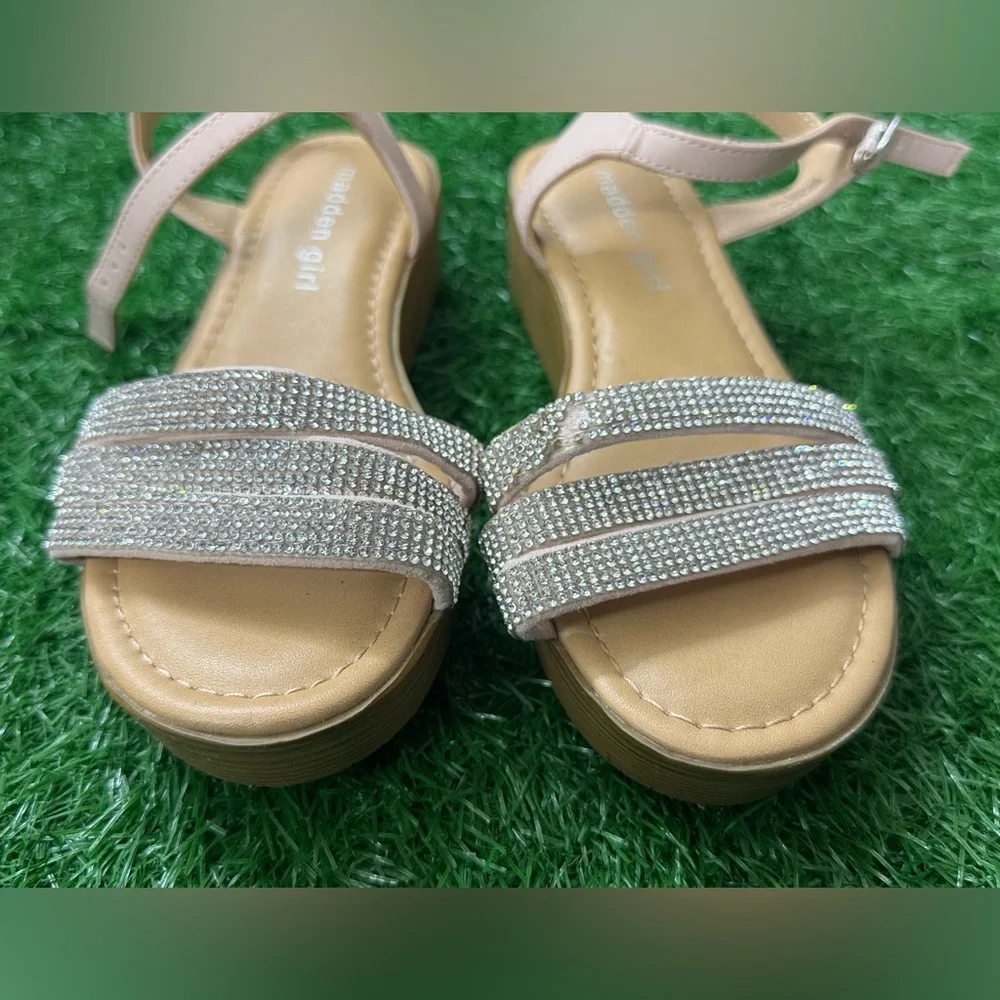 Madden Girl Silver Sandals Size 2‎